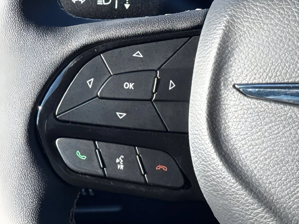 Used 2025 Blue Chrysler Select Premium S Appearance image 18