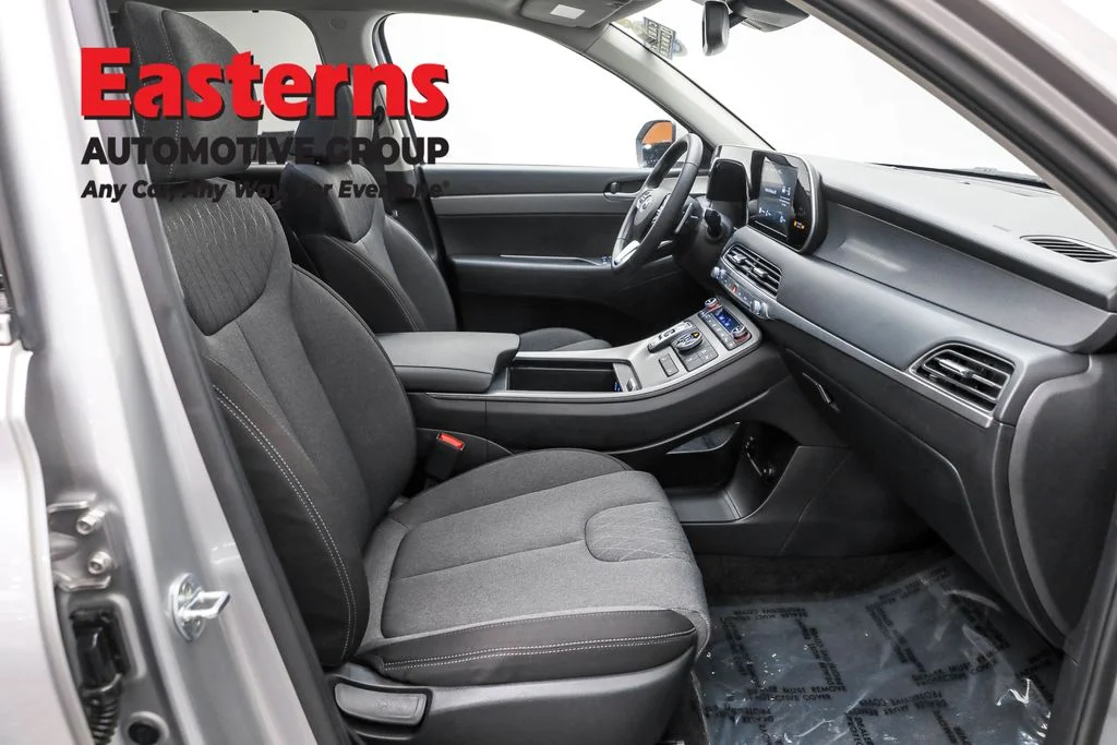 Used 2022 Silver Hyundai SEL image 25