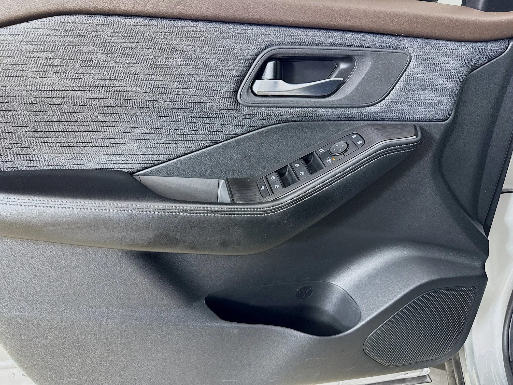 Used 2023  Nissan SV image 20