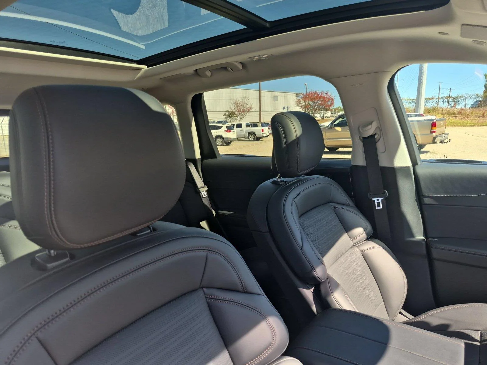 Used 2026 Whisper Blue Metallic Clearcoat Lincoln Reserve image 36
