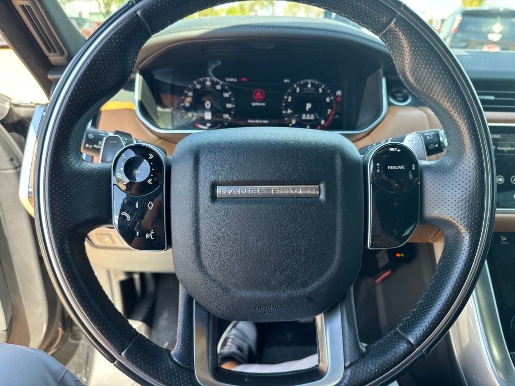 Used 2020 Black Land Rover HSE Dynamic image 8