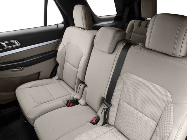Used 2017 White Platinum Clearcoat Metallic Ford XLT image 14