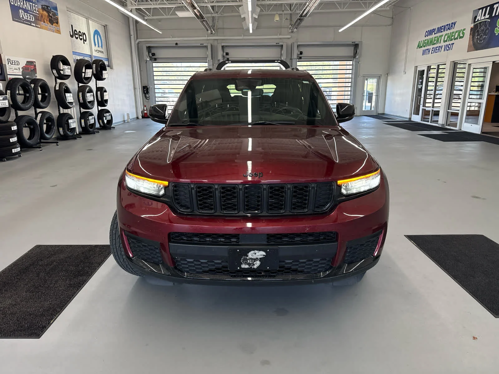Used 2022 Velvet Red Pearlcoat Jeep Altitude image 2