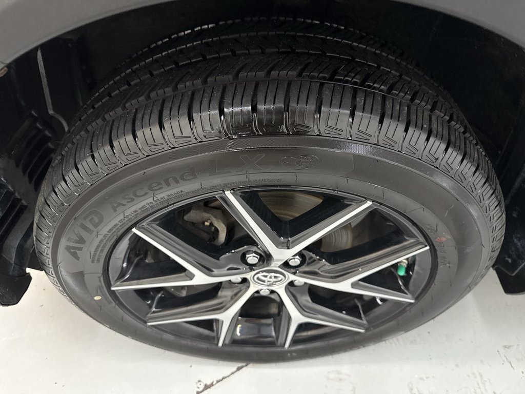 Used 2018 Magnetic Gray Metallic Toyota SE image 32