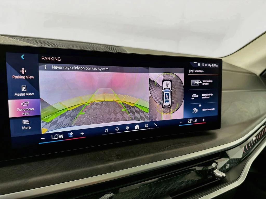 Used 2025 White Metallic BMW xDrive40i image 19