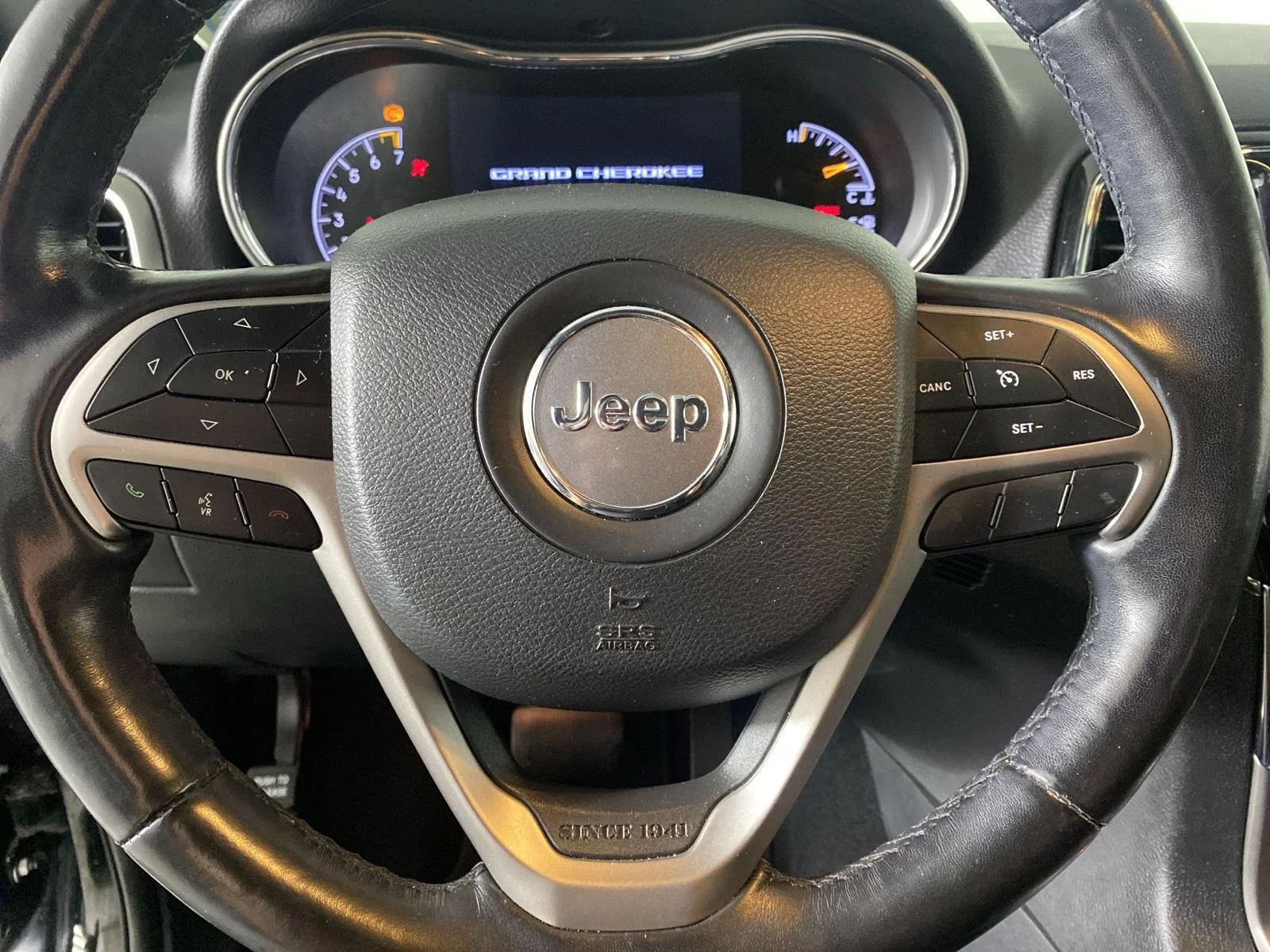 Used 2020 Diamond Black Crystal Pearlcoat Jeep Limited image 14