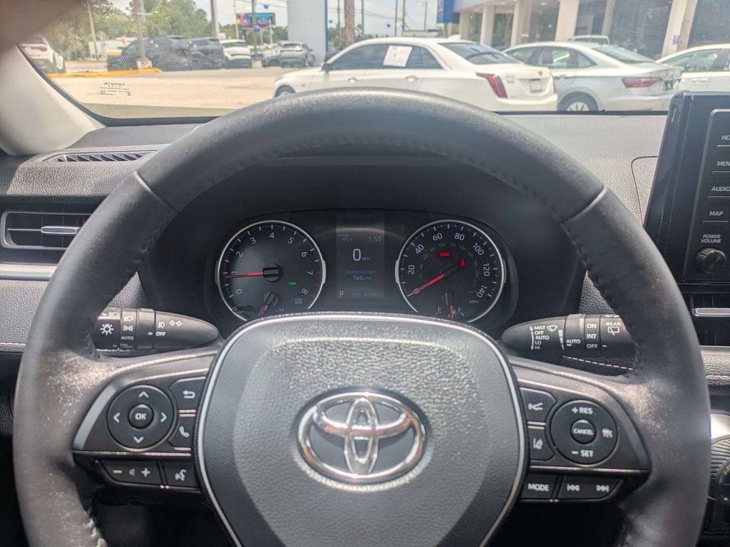 Used 2021 Gray Toyota XLE Premium image 31