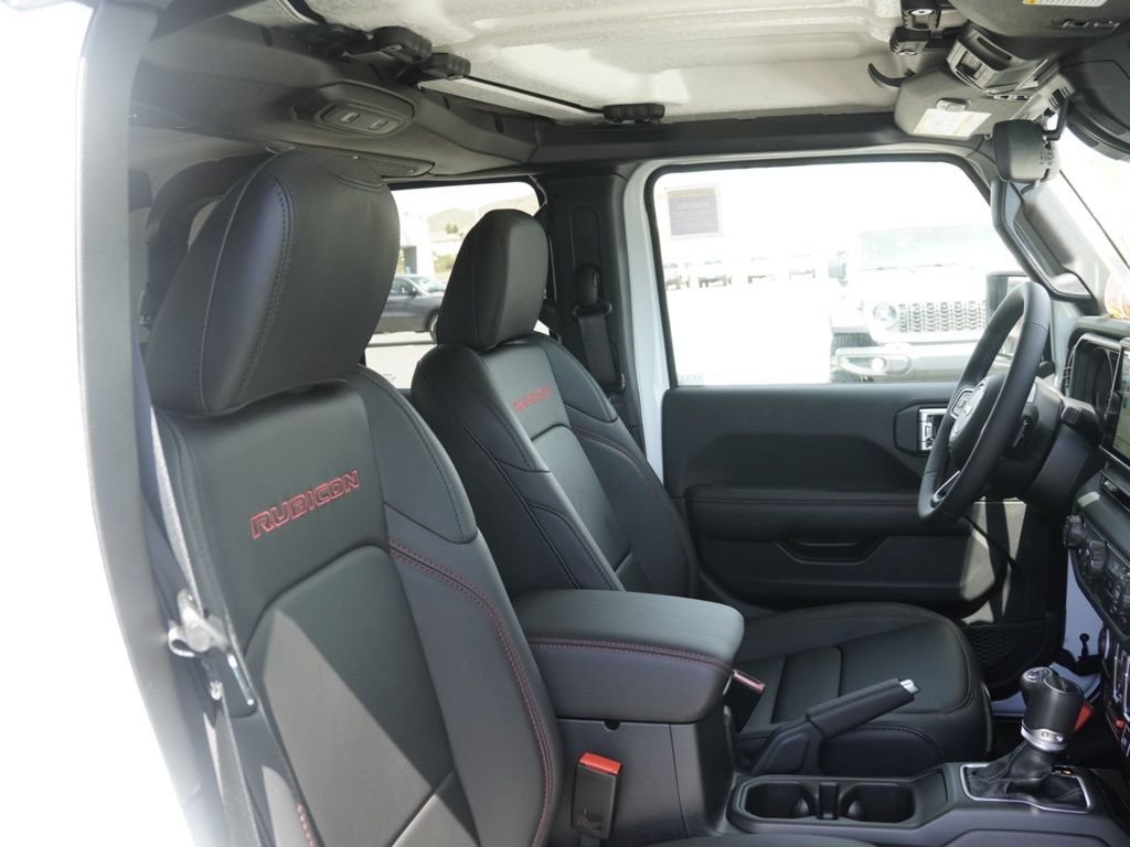 New 2026 Bright White Clear-Coat Exterior Paint Jeep Rubicon image 21