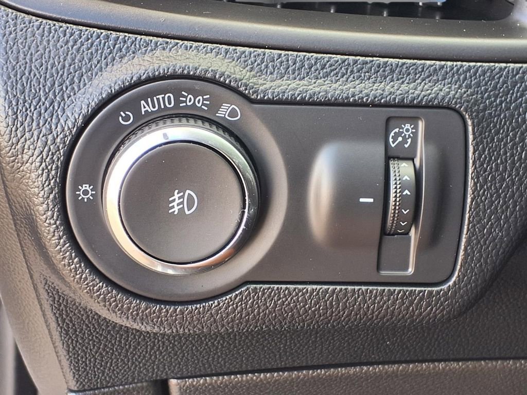 Used 2019 GALAXY SILVER METALLIC Buick Essence image 24