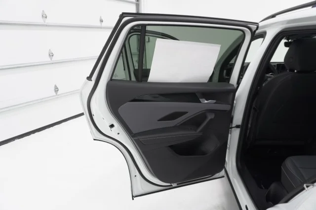 New 2027 Opal White Pearl Volkswagen SE R-Line Black image 19