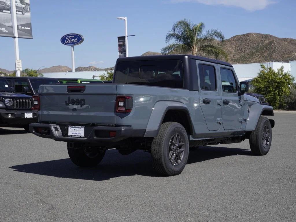 New 2026 Anvil Clear-Coat Exterior Paint Jeep Sport S image 3