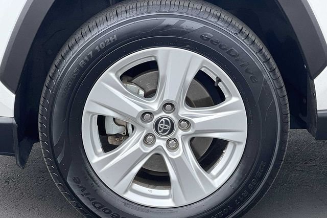 Used 2021 White Toyota XLE image 36