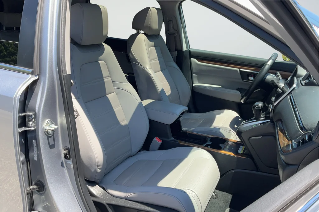 Used 2020 Silver Honda Touring image 19