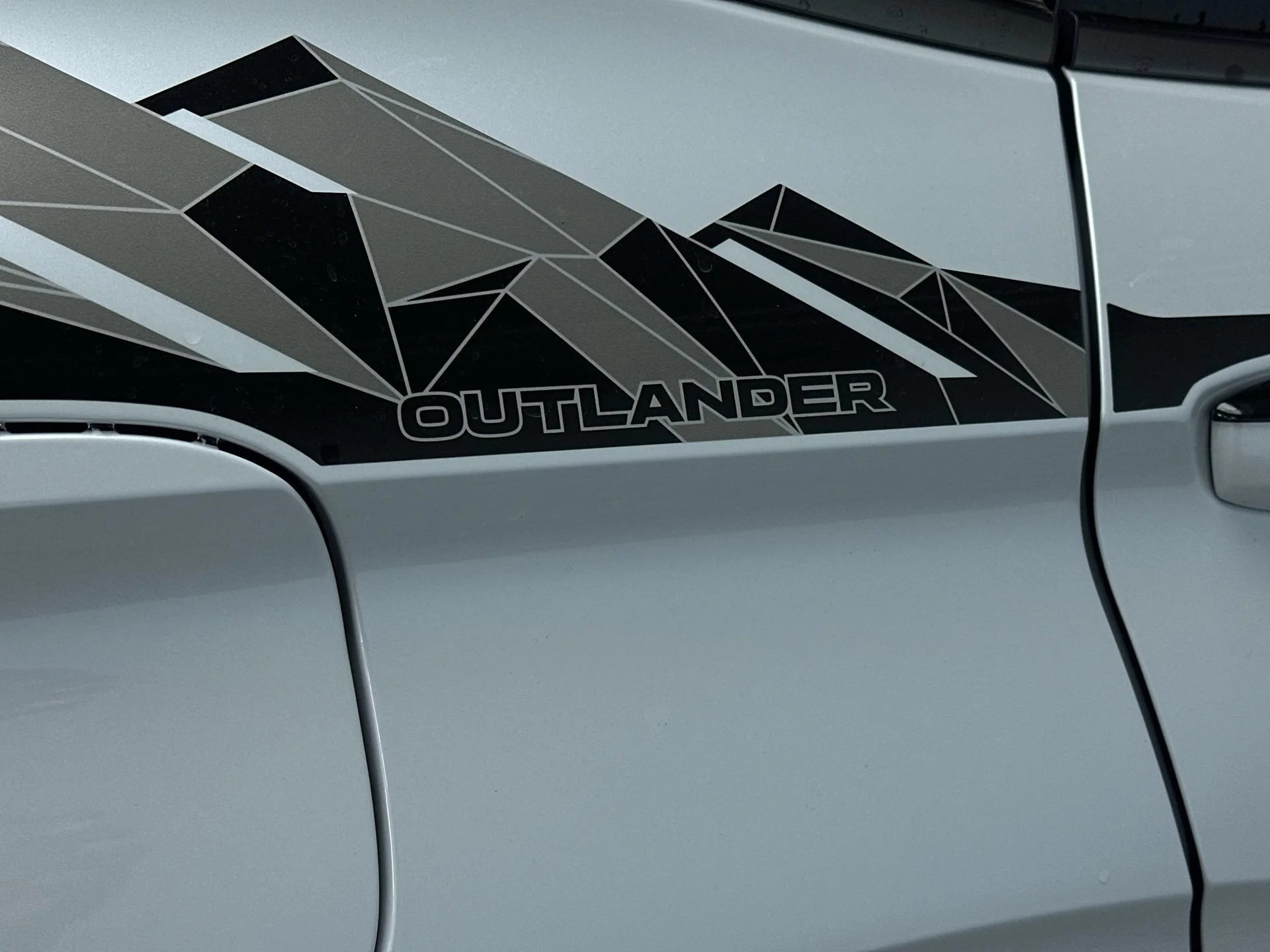 New 2026 White Diamond/Black Roof Mitsubishi Trail Edition image 26