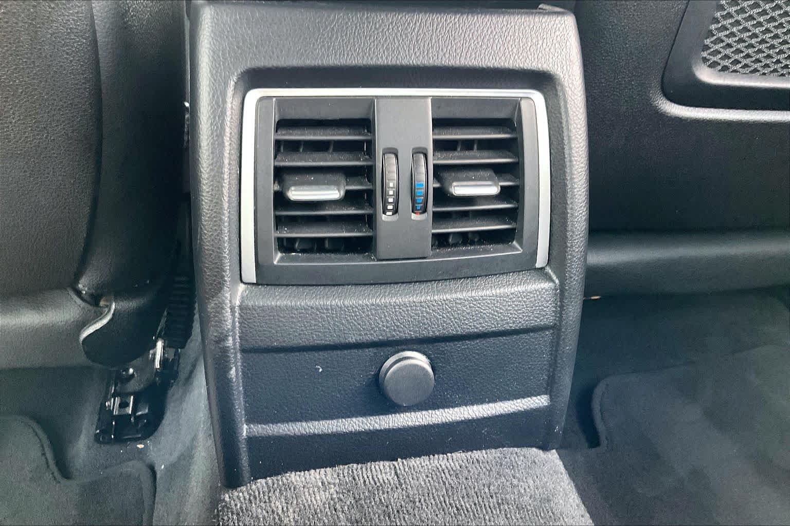 Used 2018 Mineral Gray Metallic BMW 320i xDrive image 35