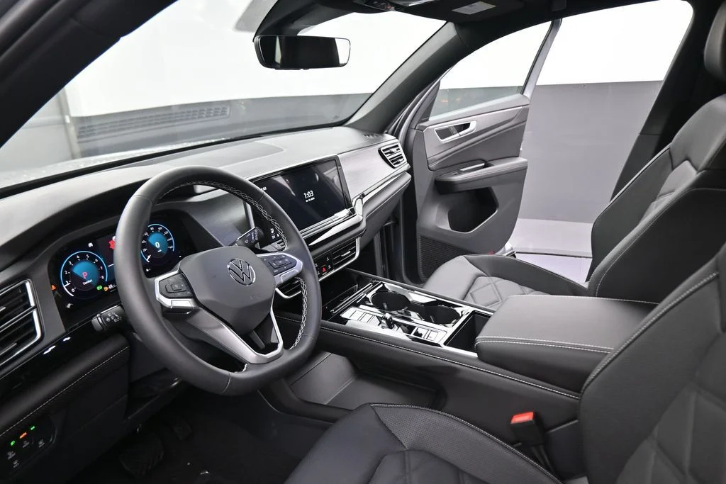 New 2026 Silver Volkswagen 2.0T SE w/Technology image 39