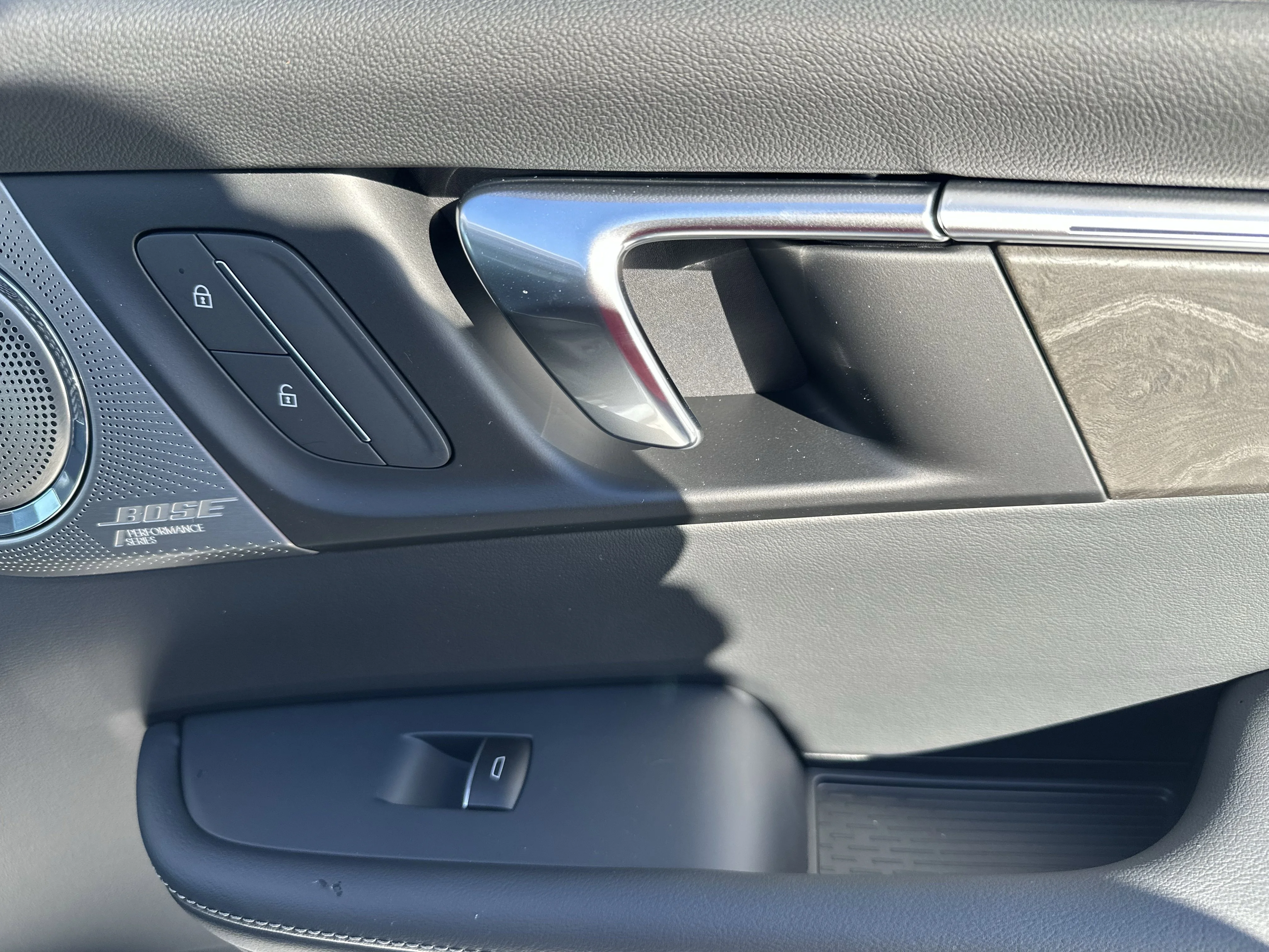 New 2026 Iridescent White Tricoat Buick Avenir image 20