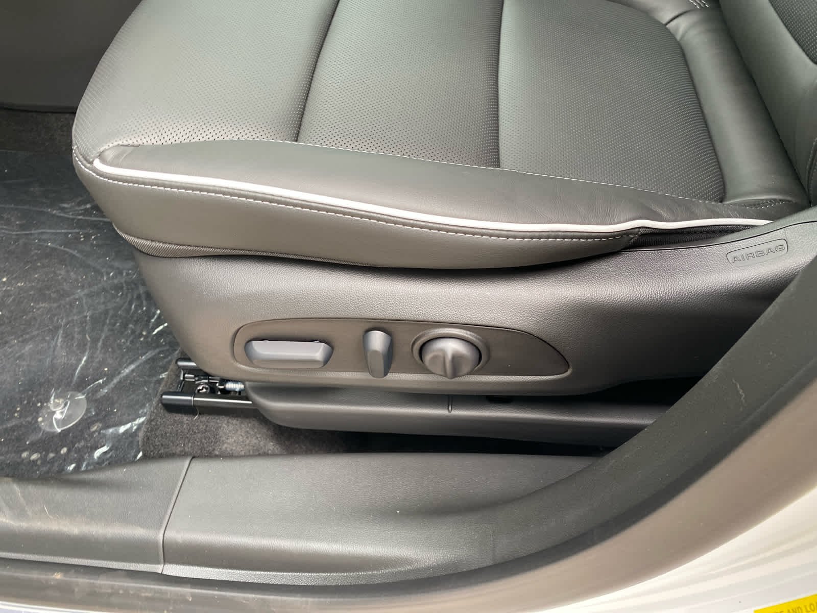 New 2026 White Frost Tricoat Buick Avenir image 11