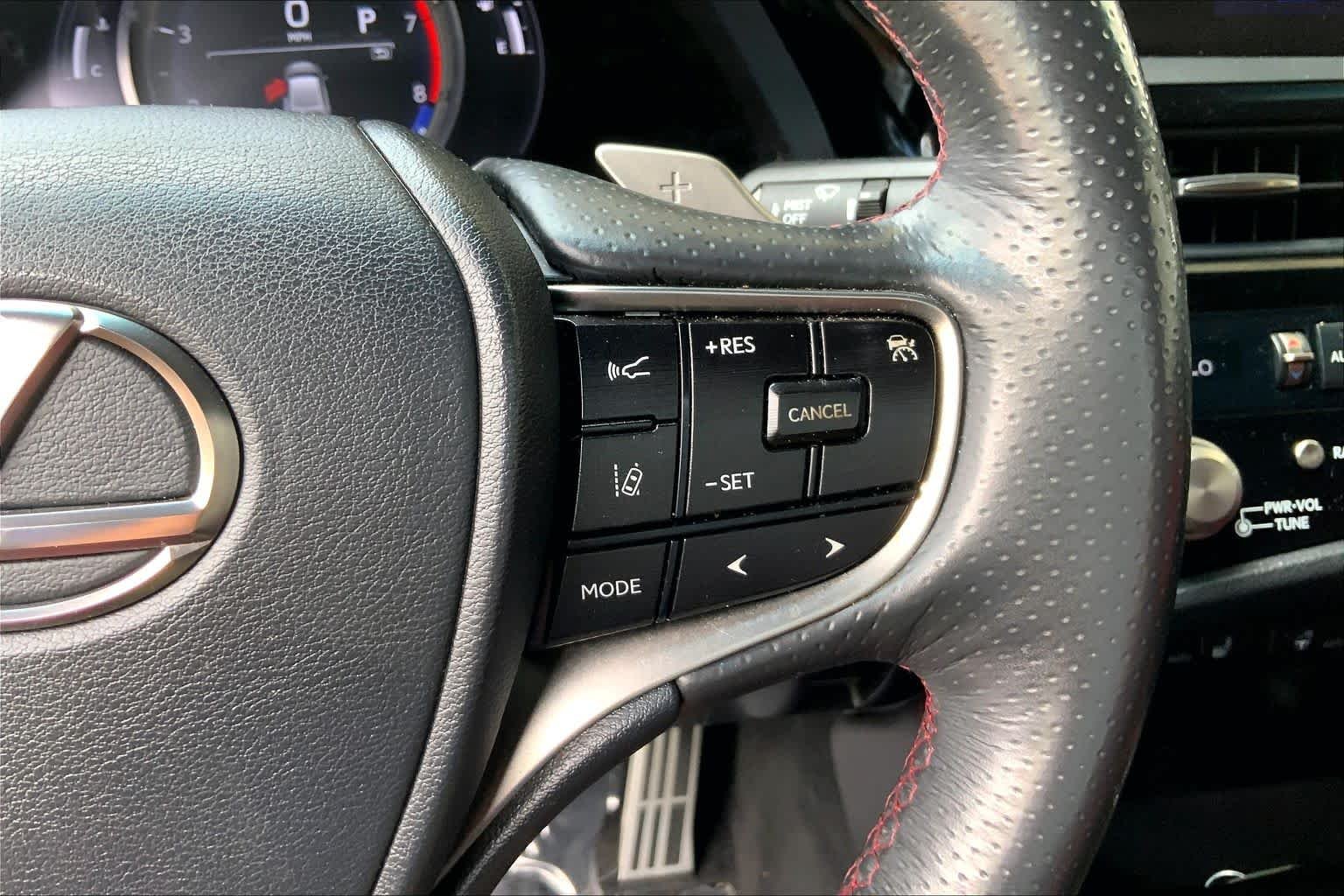 Used 2023 Ultra White Lexus F SPORT Handling image 25