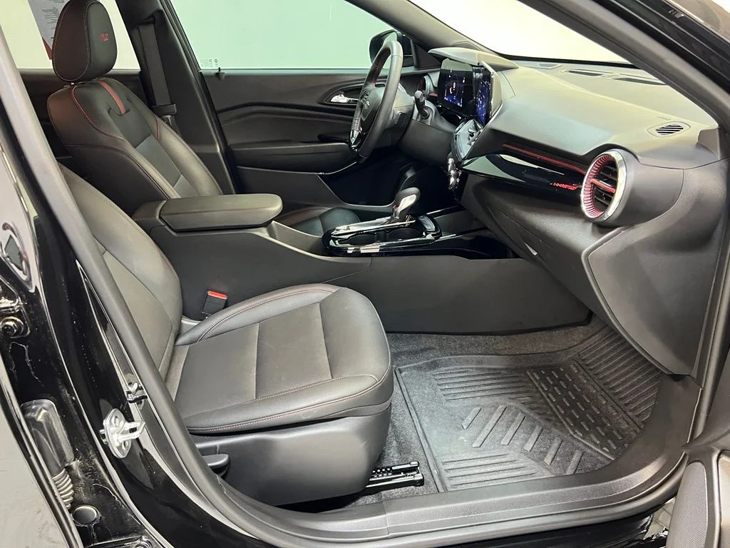 Used 2025 Black Chevrolet 2RS image 32