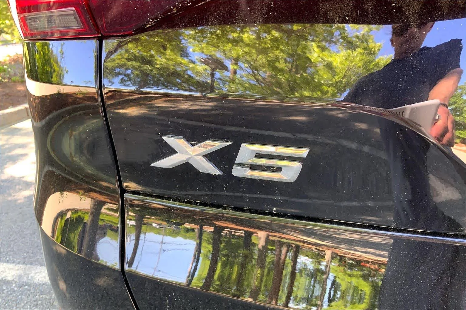 Certified Used 2023 Black Sapphire Metallic BMW xDrive40i image 9