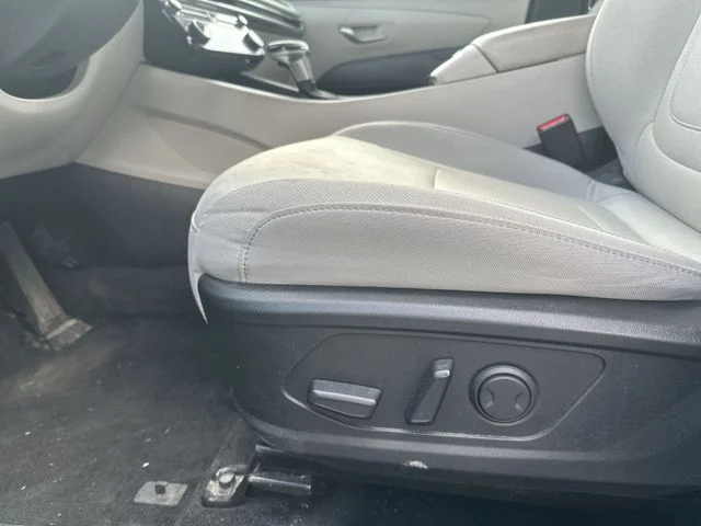 Used 2025 Green Hyundai SEL image 16