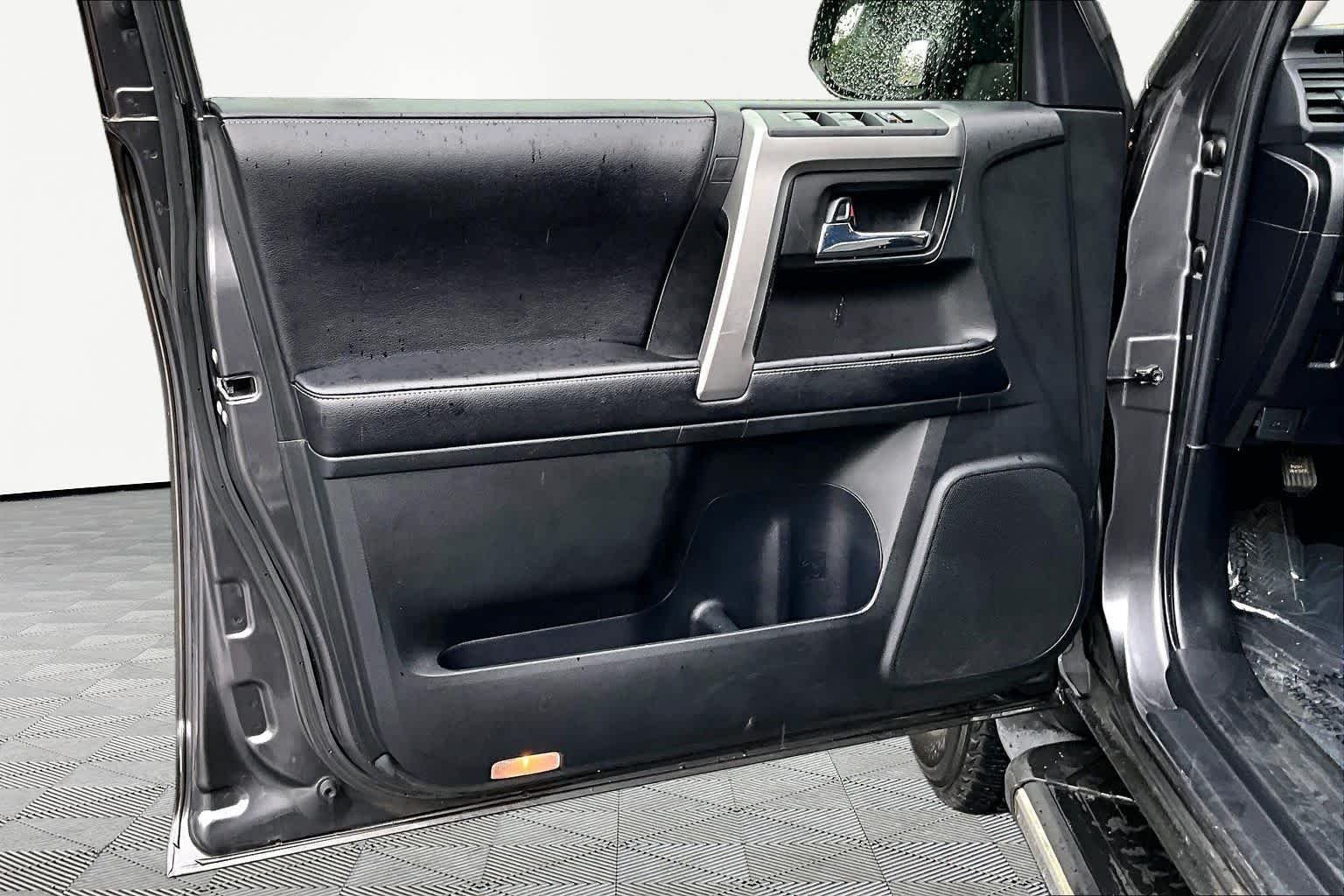 Used 2016 Magnetic Gray Metallic Toyota SR5 image 21