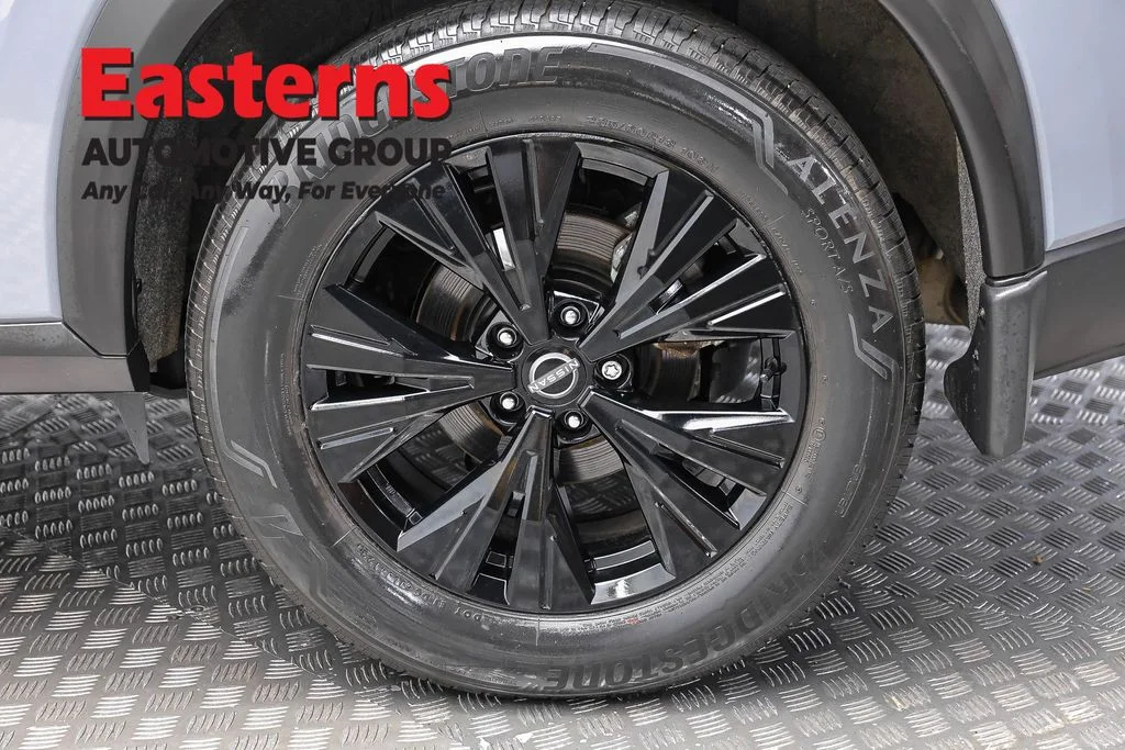 Used 2023 Gray Nissan SV image 8