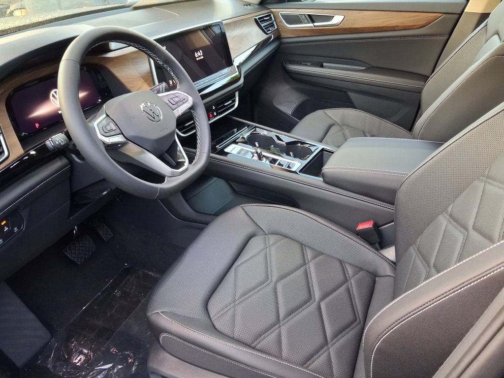 New 2026 Green Volkswagen SE w/Technology image 7