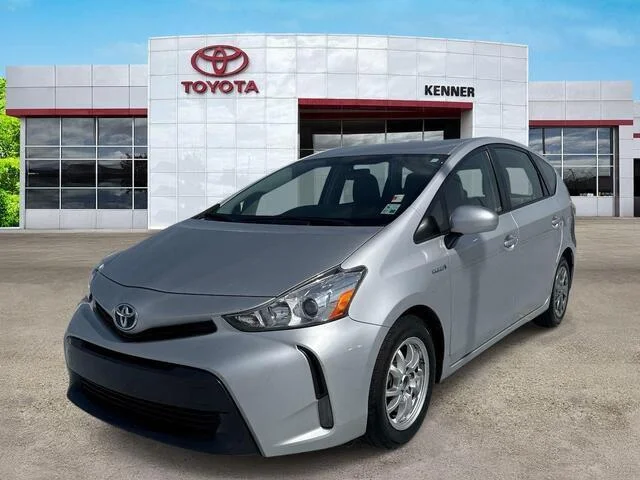Used 2015 Classic Silver Metallic Toyota Three image 3