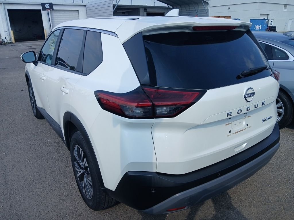 Used 2023 White Nissan SV image 3