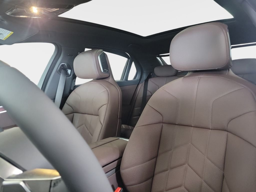 New 2026 Mineral White Metallic BMW 750e xDrive image 9