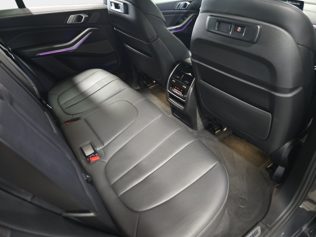 Used 2021 Dravit Gray Metallic BMW M50i image 15
