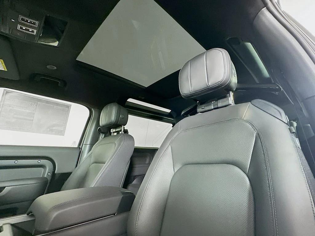 New 2026 Santorini Black Land Rover V8 image 16
