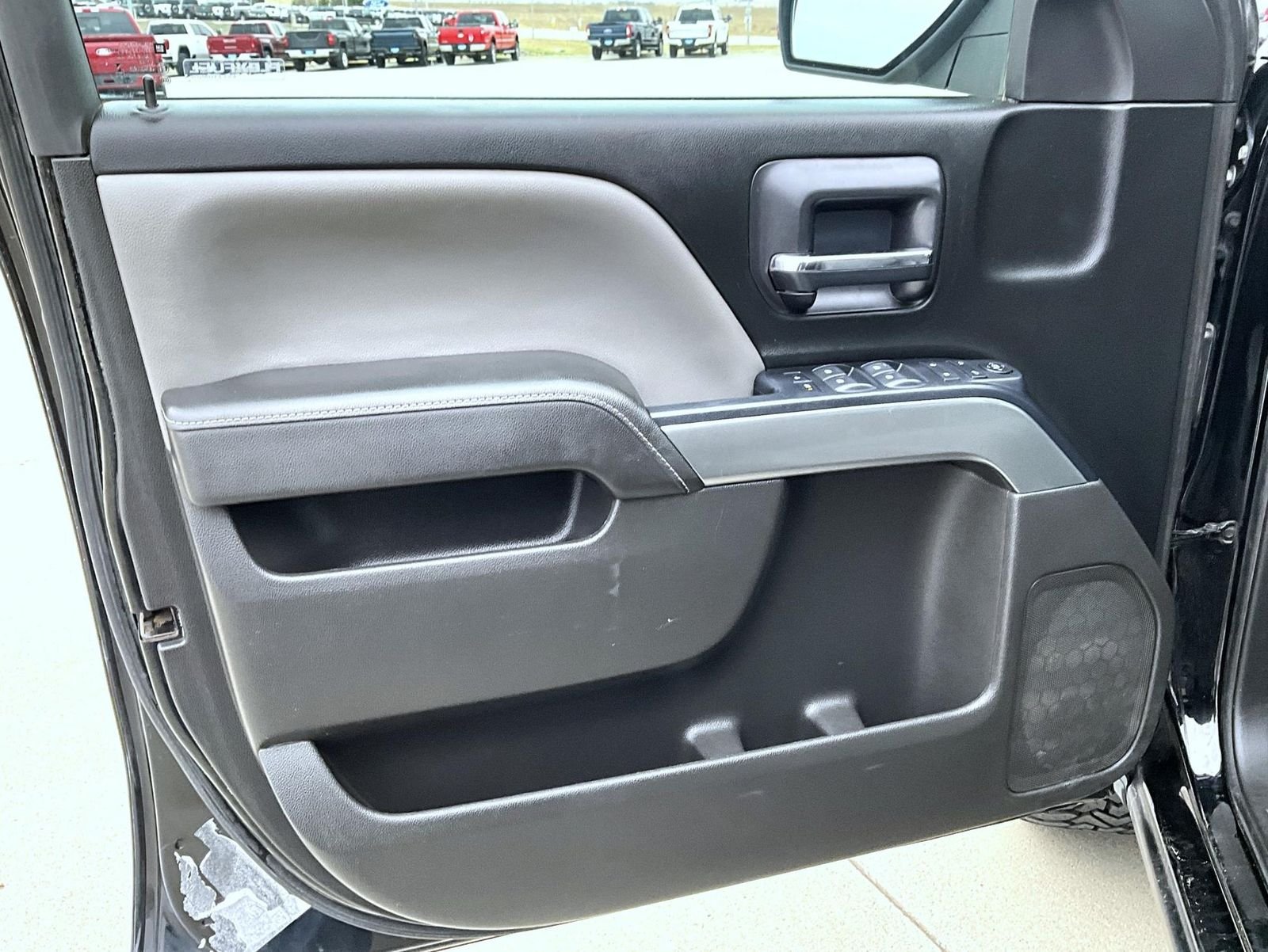 Used 2018 Black Chevrolet LT image 9