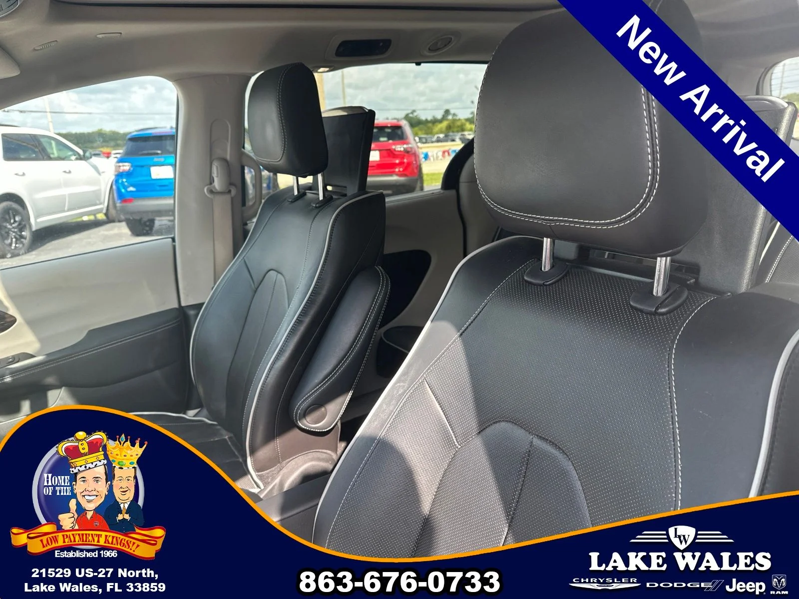 Used 2022 Blue Chrysler Limited image 15
