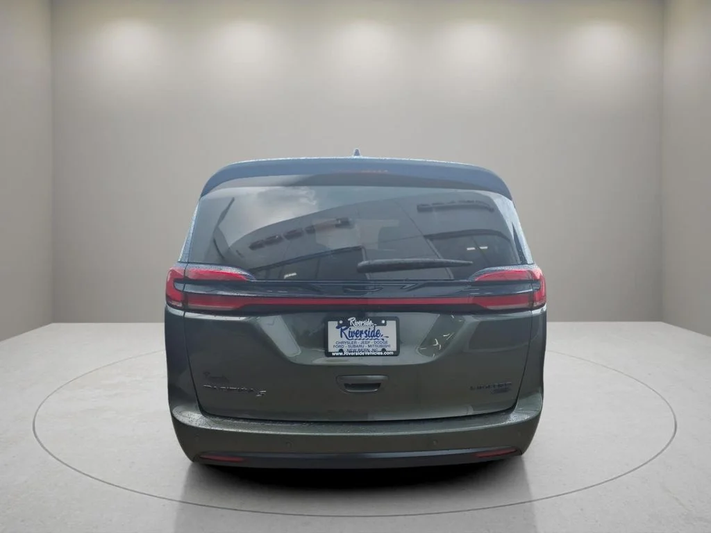New 2027 Olive Green Pearl-Coat Exterior Paint Chrysler Limited image 2