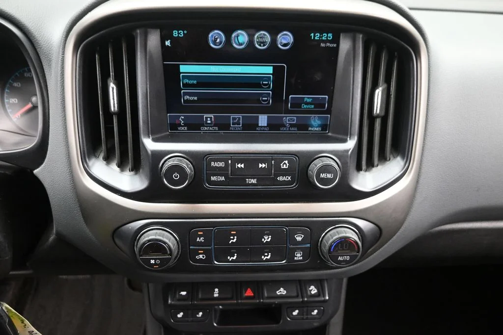 Used 2015 Black Chevrolet Z71 image 19