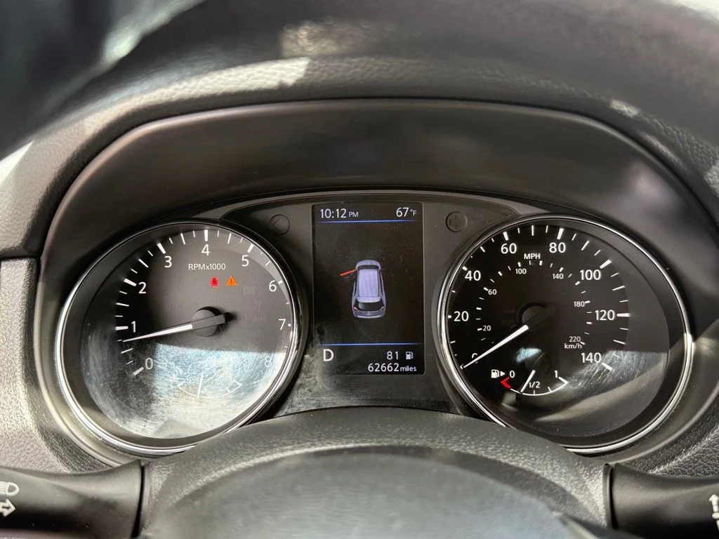 Used 2018 Blue Nissan S image 13