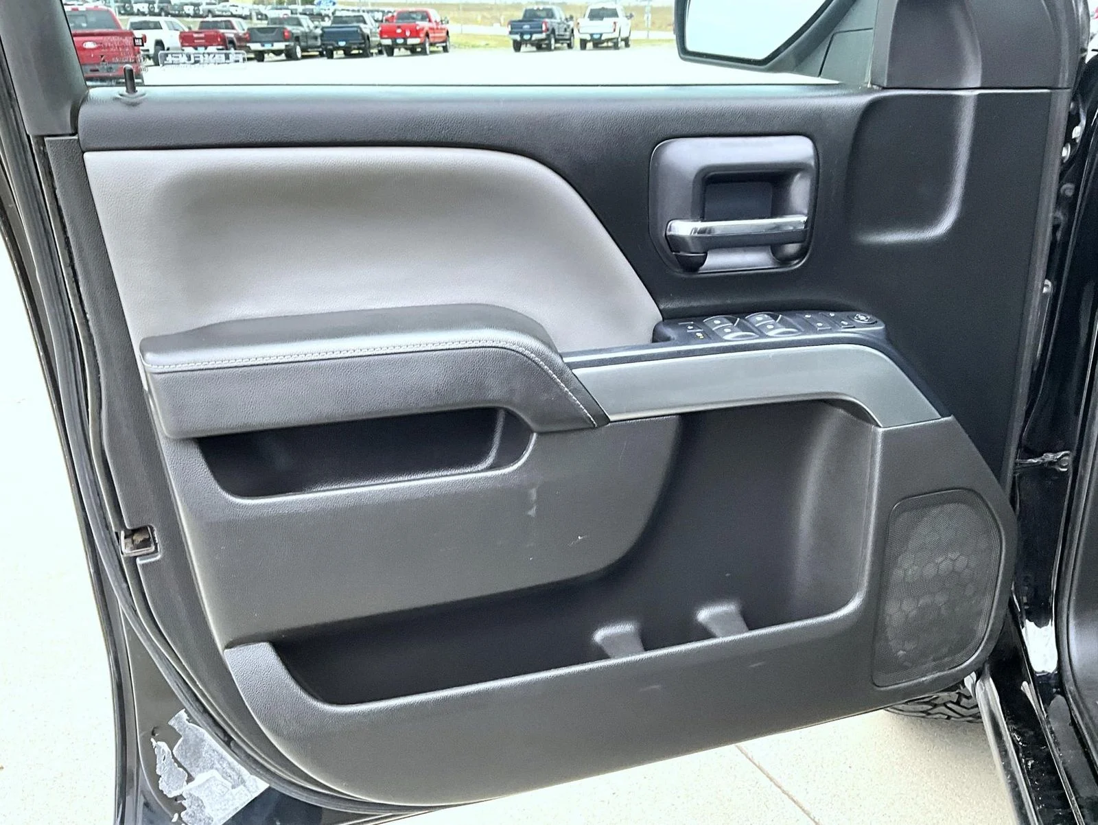 Used 2018 Black Chevrolet LT image 9