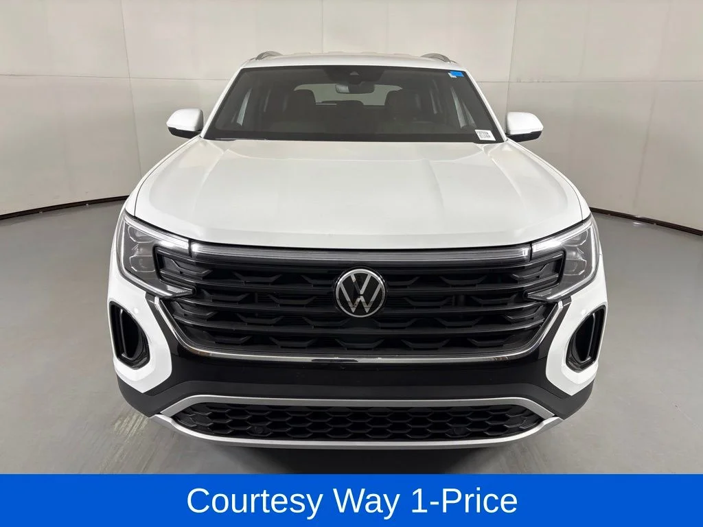 Used 2024 White Volkswagen 2.0T SE image 4