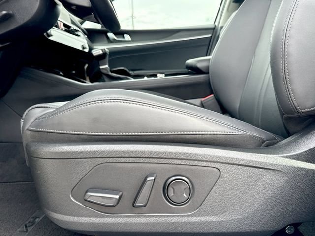 Used 2025 White Kia EX image 12