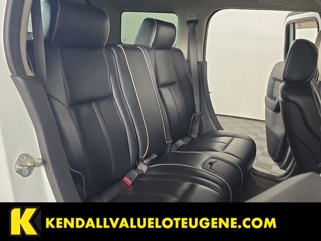 Used 2007 White Hummer Base image 26