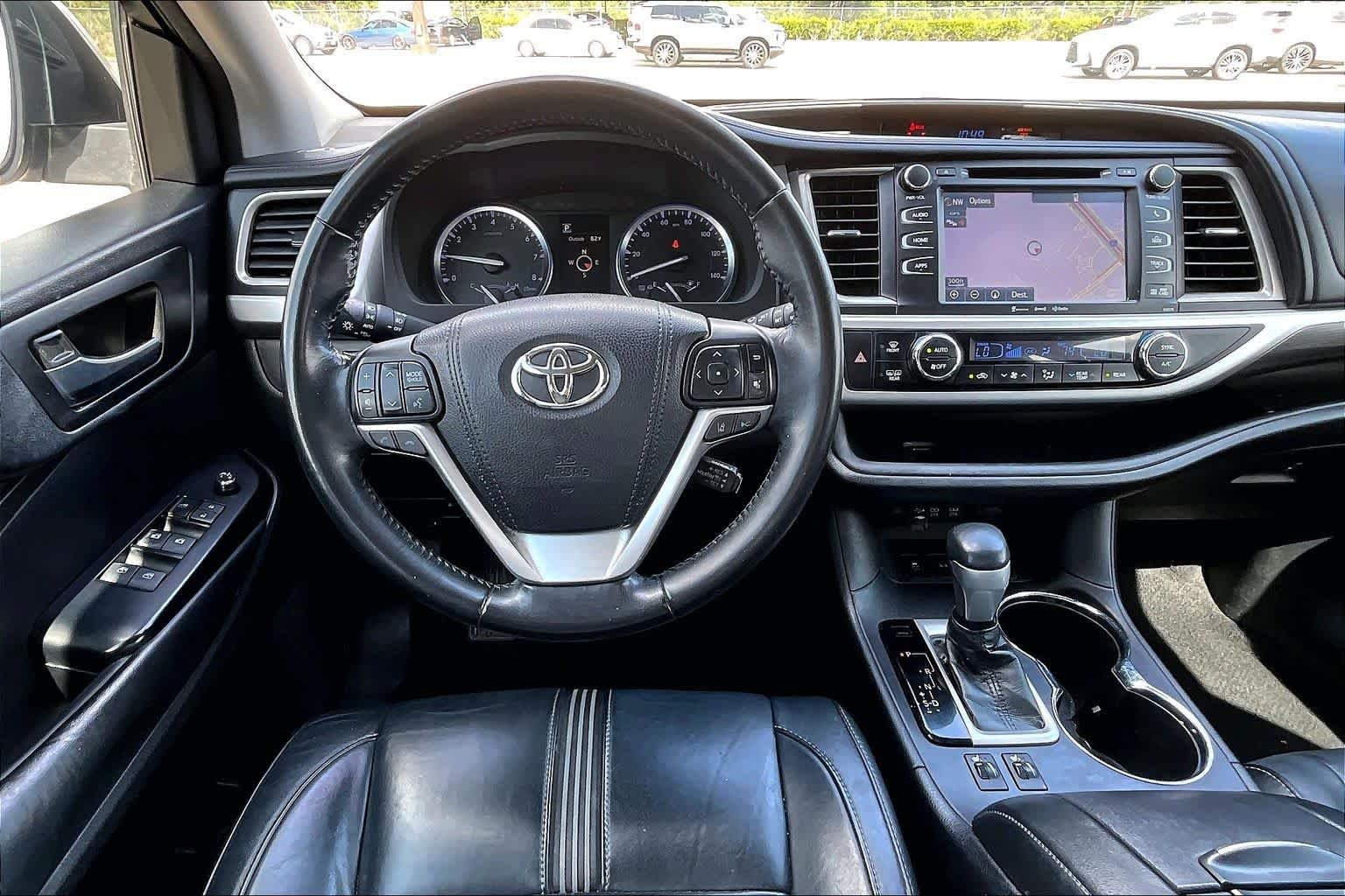 Used 2018 Blizzard Pearl Toyota SE image 7