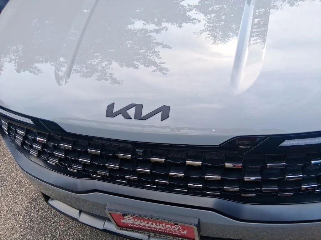 Used 2025 White Kia SX Prestige image 19