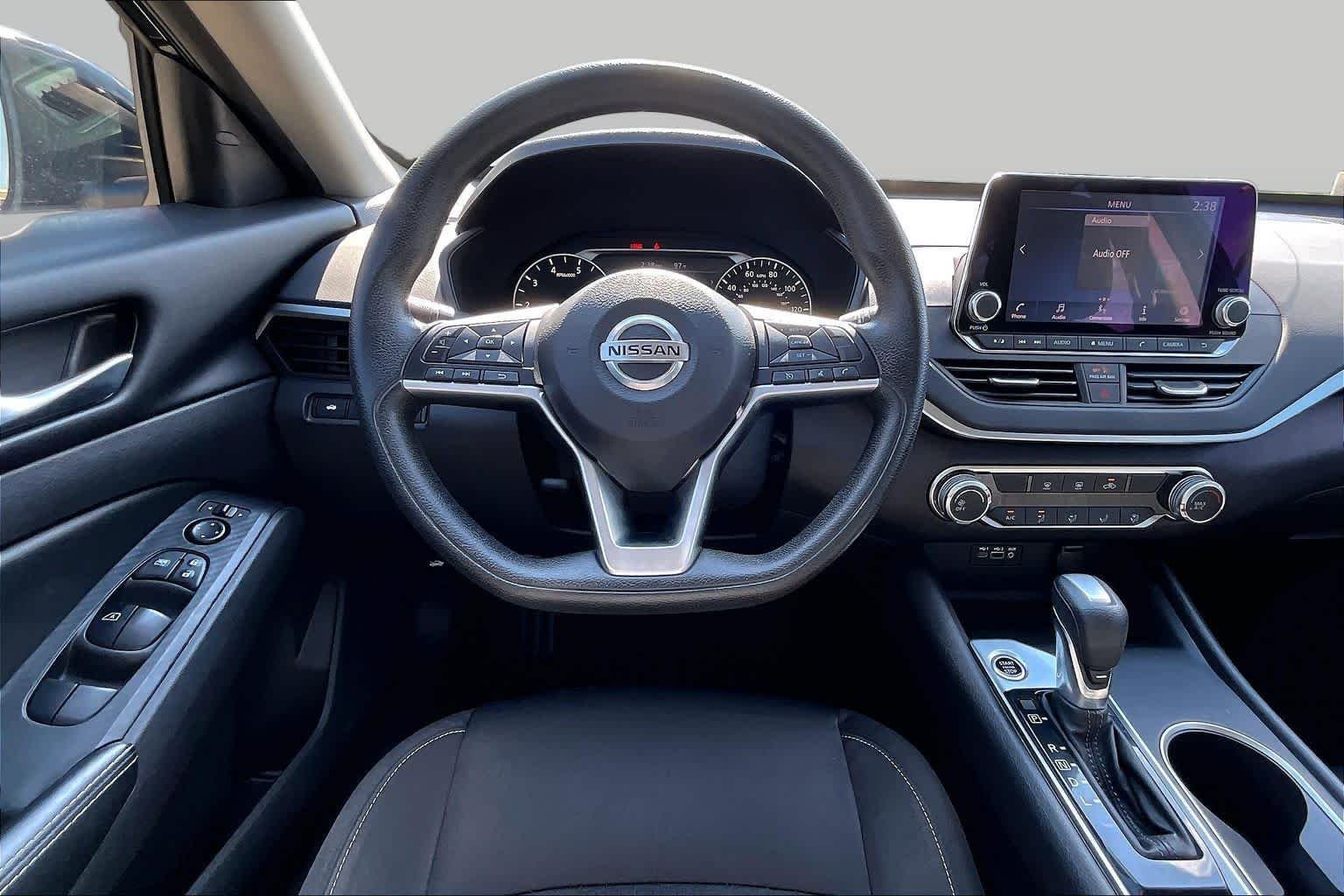 Used 2022 Super Black Nissan 2.5 SV image 6
