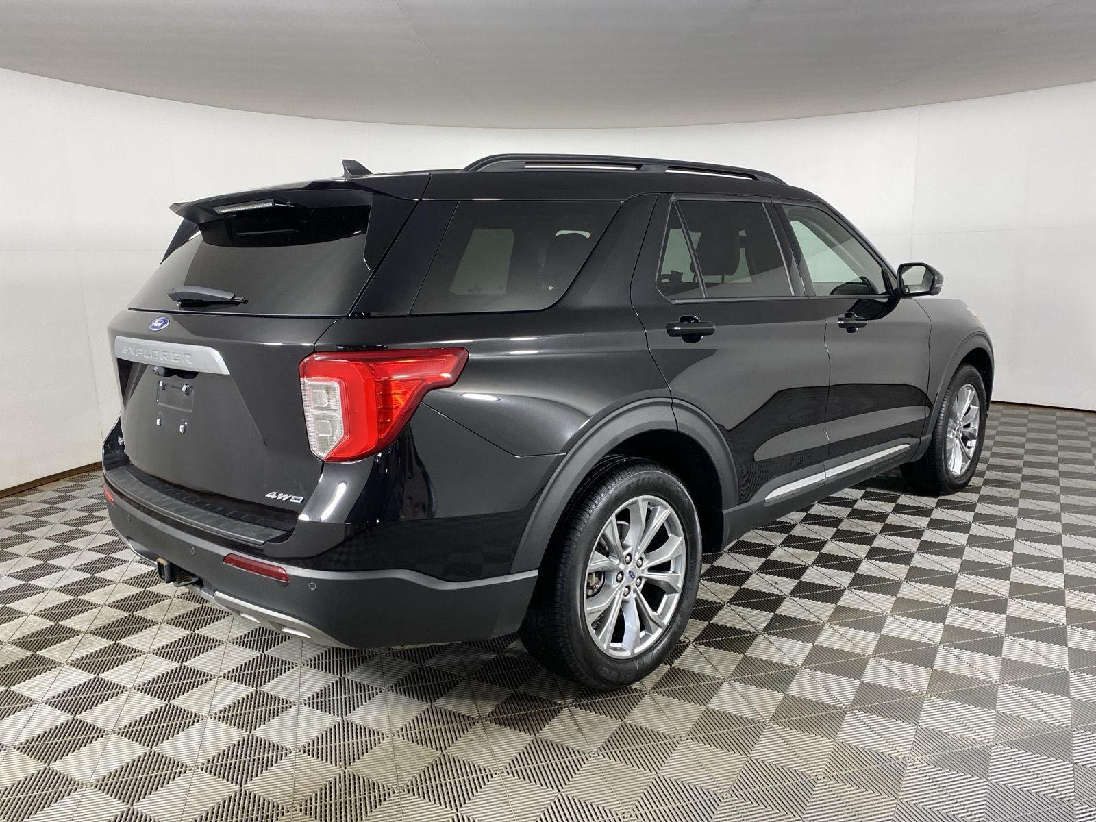 Used 2023 Agate Black Metallic Ford XLT image 25