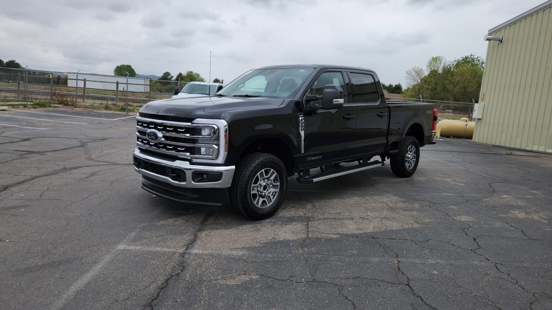 Used 2025 Black Metallic Ford LARIAT image 3
