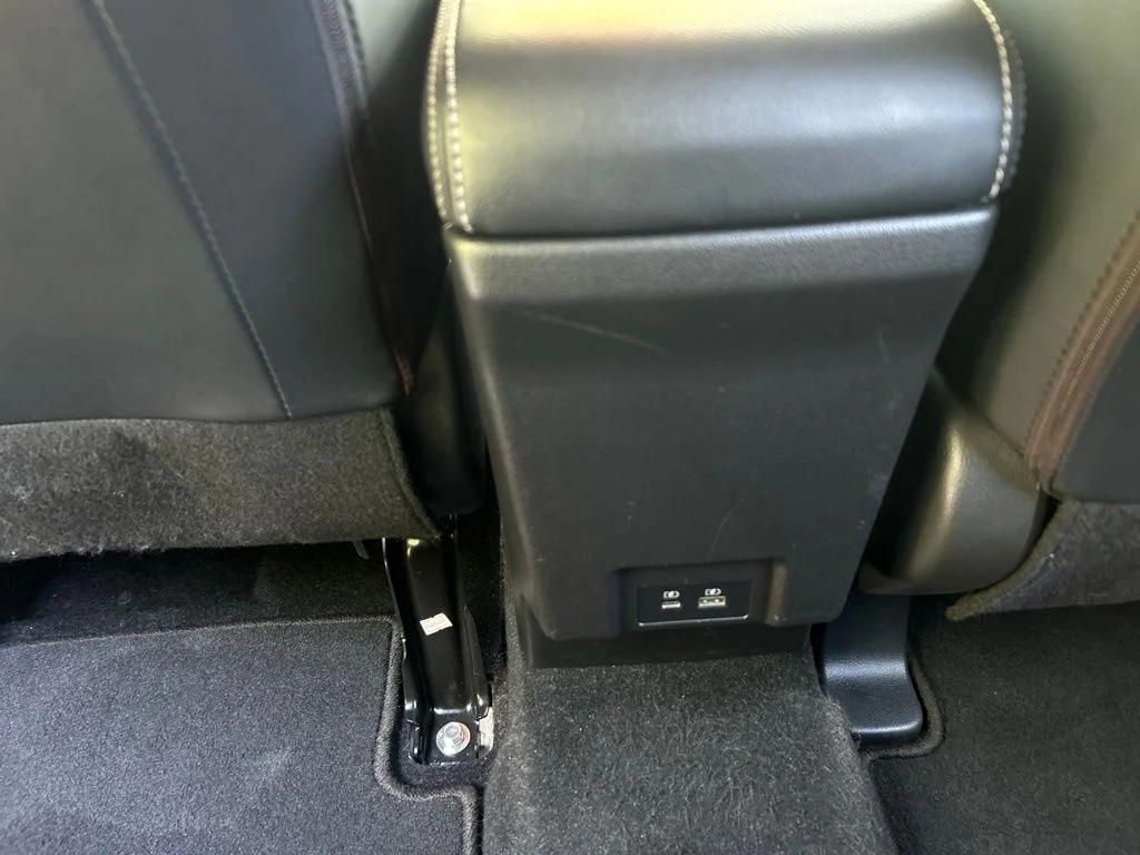 Used 2024 Silver Mitsubishi  image 28