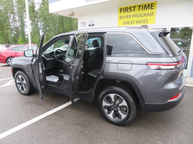 Used 2023 Baltic Gray Metallic Clearcoat Jeep  image 8